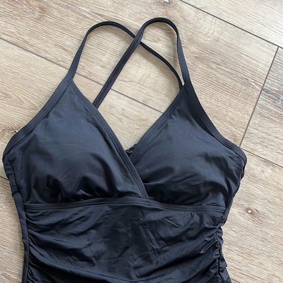 LA BLANCA Black One Piece Swimsuit Ruching Detail - Picture 3 of 10